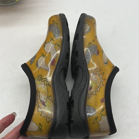 Sloggers Chicken themed slip on waterproofing rubber clogs Sz 7. CM2223B - Picture 5 of 7